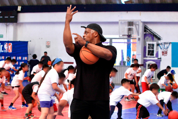 Realiza Gobierno de Pepe Chedraui Cl&iacute;nica de B&aacute;squetbol con Jr. NBA en Puebla