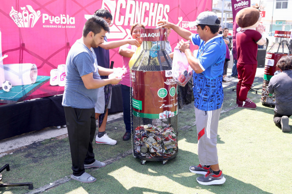 Gobierno de Pepe Chedraui contin&uacute;a impulsando el Programa &ldquo;Canchas por Latas&rdquo; en la Unidad Habitacional Rivera Anaya